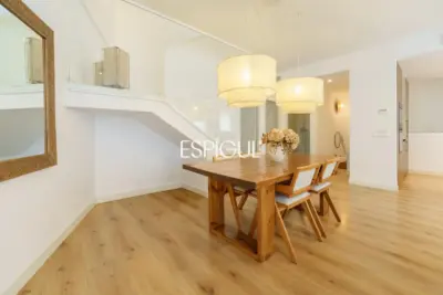 Maison mitoyenne de construction semi-neuve de 170 m² et terrasse de 27 m² à Vilassar de Dalt