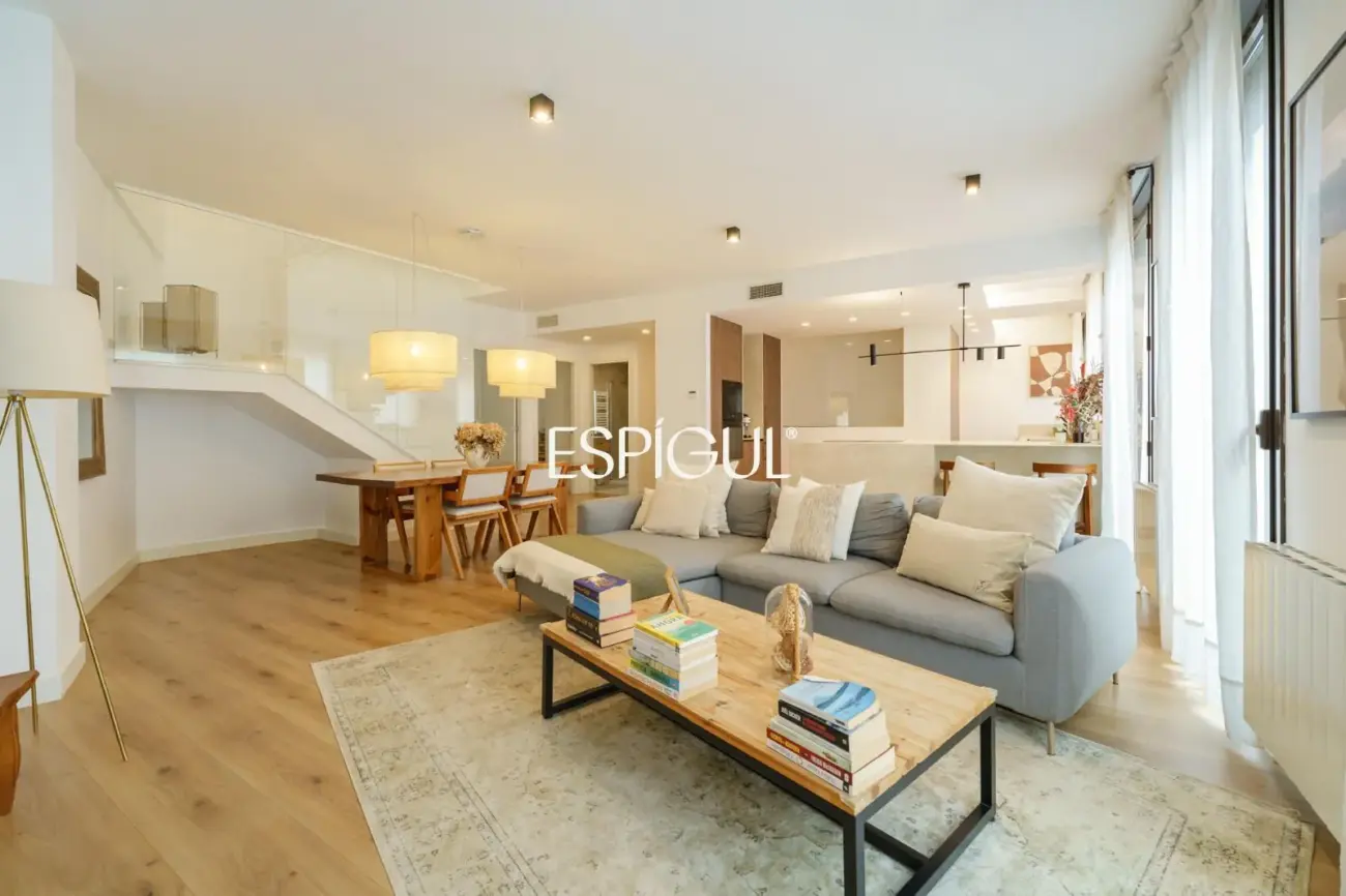Maison mitoyenne de construction semi-neuve de 170 m² et terrasse de 27 m² à Vilassar de Dalt