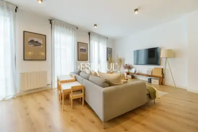Maison mitoyenne de construction semi-neuve de 170 m² et terrasse de 27 m² à Vilassar de Dalt