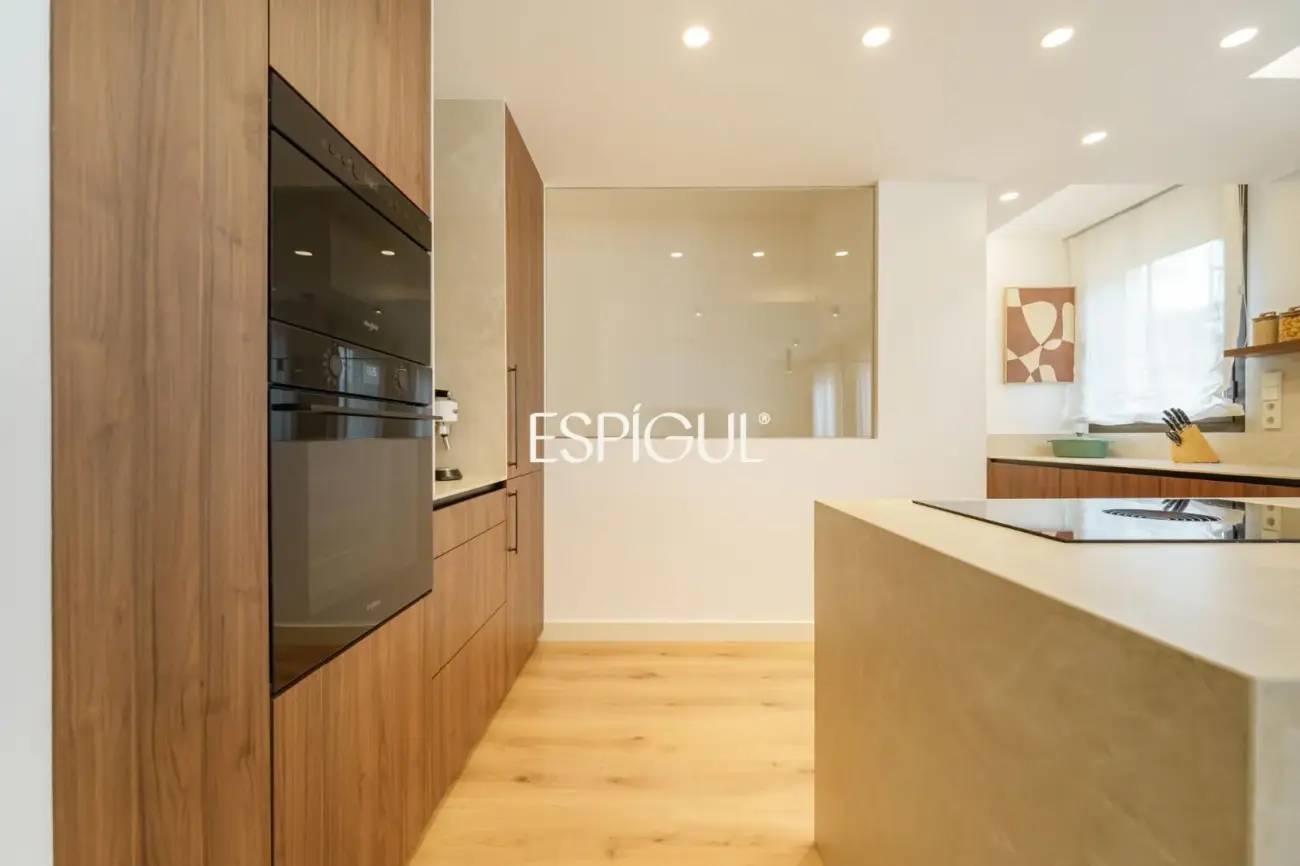 Maison mitoyenne de construction semi-neuve de 170 m² et terrasse de 27 m² à Vilassar de Dalt
