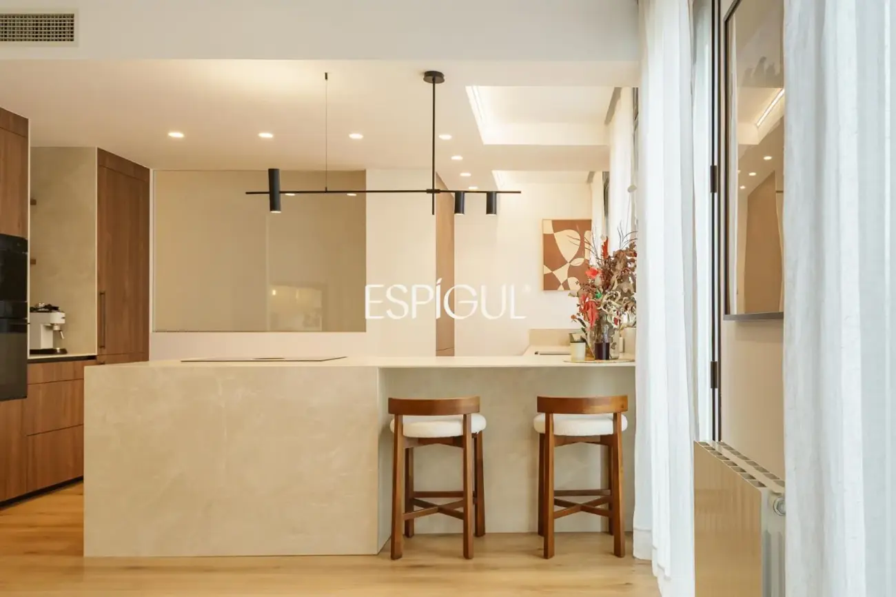 Maison mitoyenne de construction semi-neuve de 170 m² et terrasse de 27 m² à Vilassar de Dalt