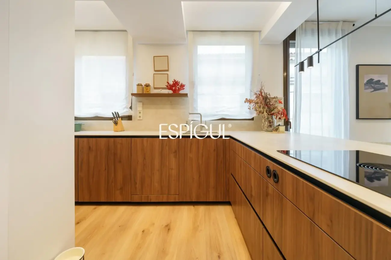 Maison mitoyenne de construction semi-neuve de 170 m² et terrasse de 27 m² à Vilassar de Dalt
