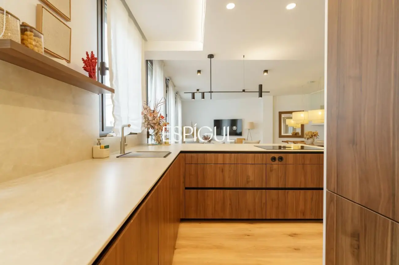 Maison mitoyenne de construction semi-neuve de 170 m² et terrasse de 27 m² à Vilassar de Dalt