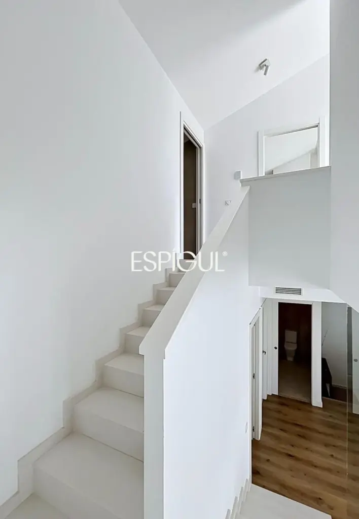 Maison mitoyenne de construction semi-neuve de 170 m² et terrasse de 27 m² à Vilassar de Dalt
