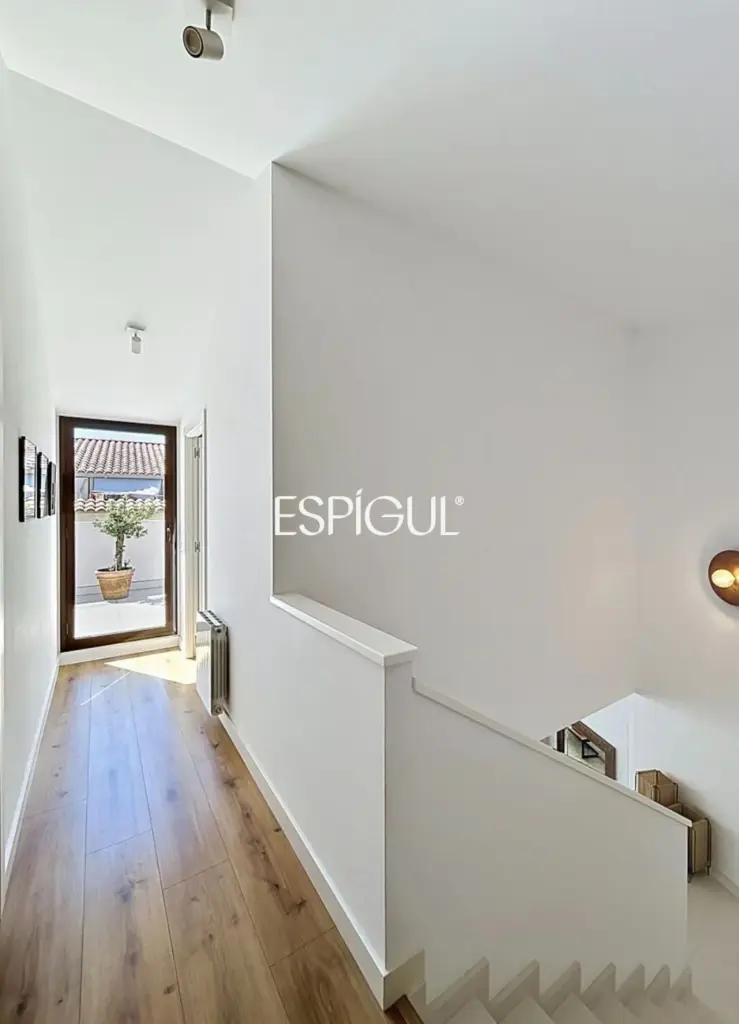 Maison mitoyenne de construction semi-neuve de 170 m² et terrasse de 27 m² à Vilassar de Dalt