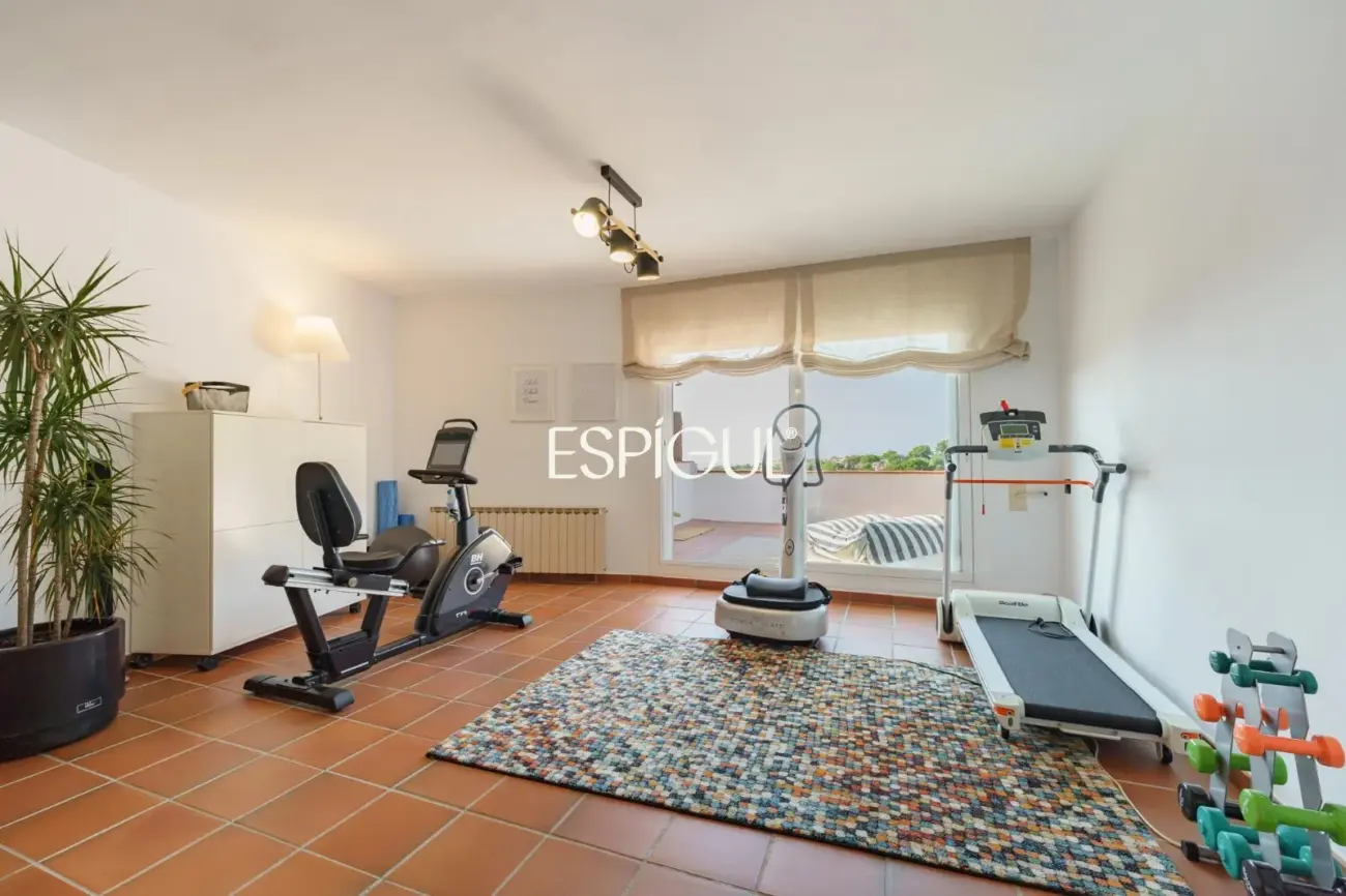 Casa de estilo mediterráneo con vistas al mar y piscina climatizada en Sant Andreu de Llavaneres