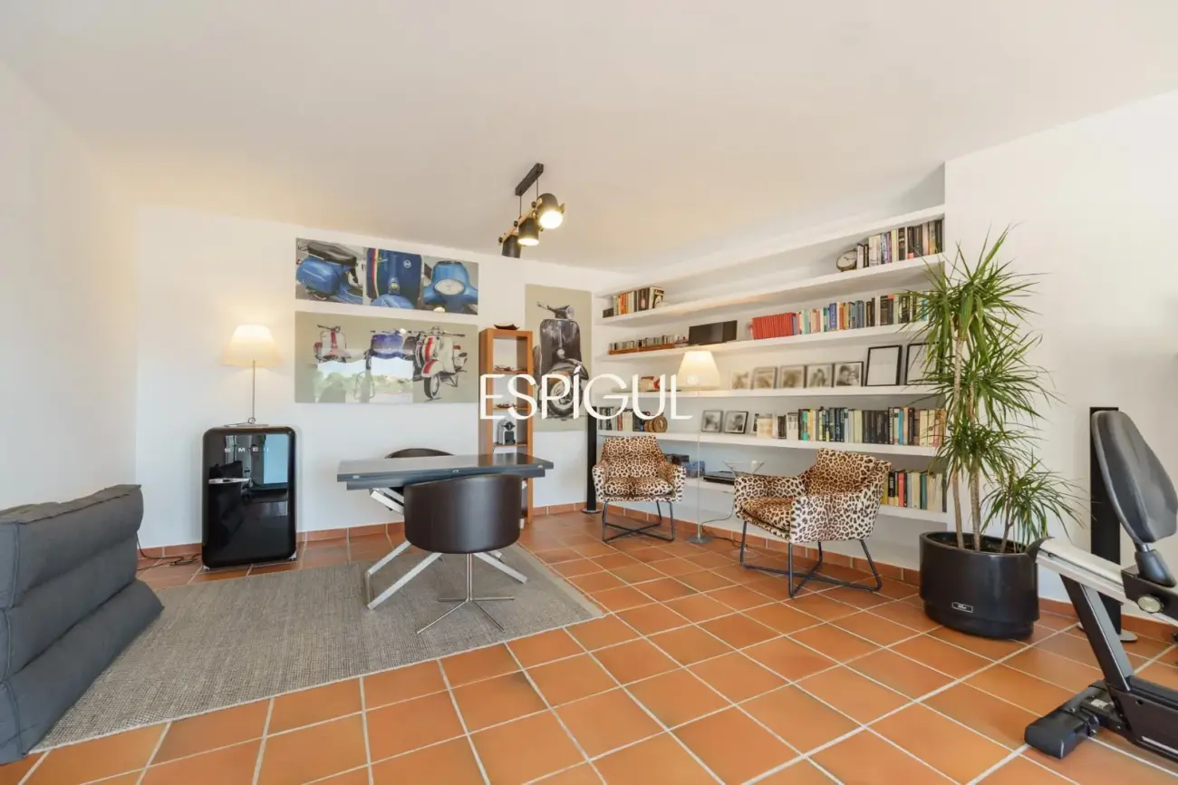 Casa de estilo mediterráneo con vistas al mar y piscina climatizada en Sant Andreu de Llavaneres