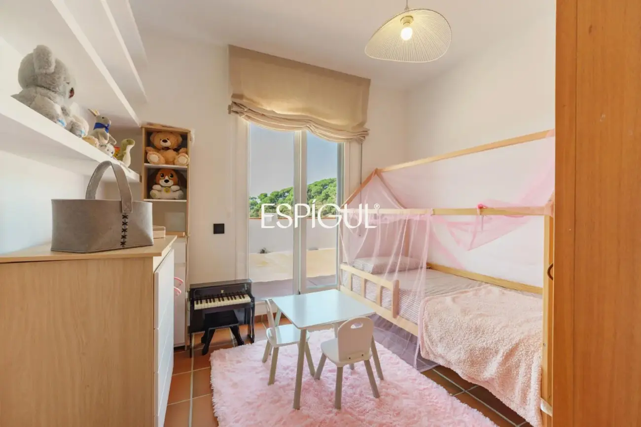 Casa de estilo mediterráneo con vistas al mar y piscina climatizada en Sant Andreu de Llavaneres