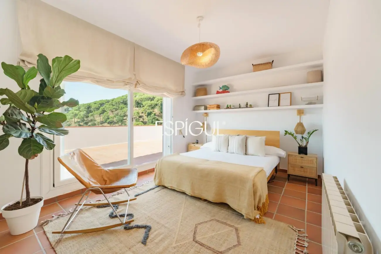 Casa de estilo mediterráneo con vistas al mar y piscina climatizada en Sant Andreu de Llavaneres