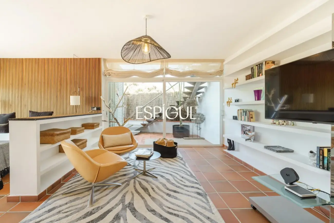 Casa de estilo mediterráneo con vistas al mar y piscina climatizada en Sant Andreu de Llavaneres
