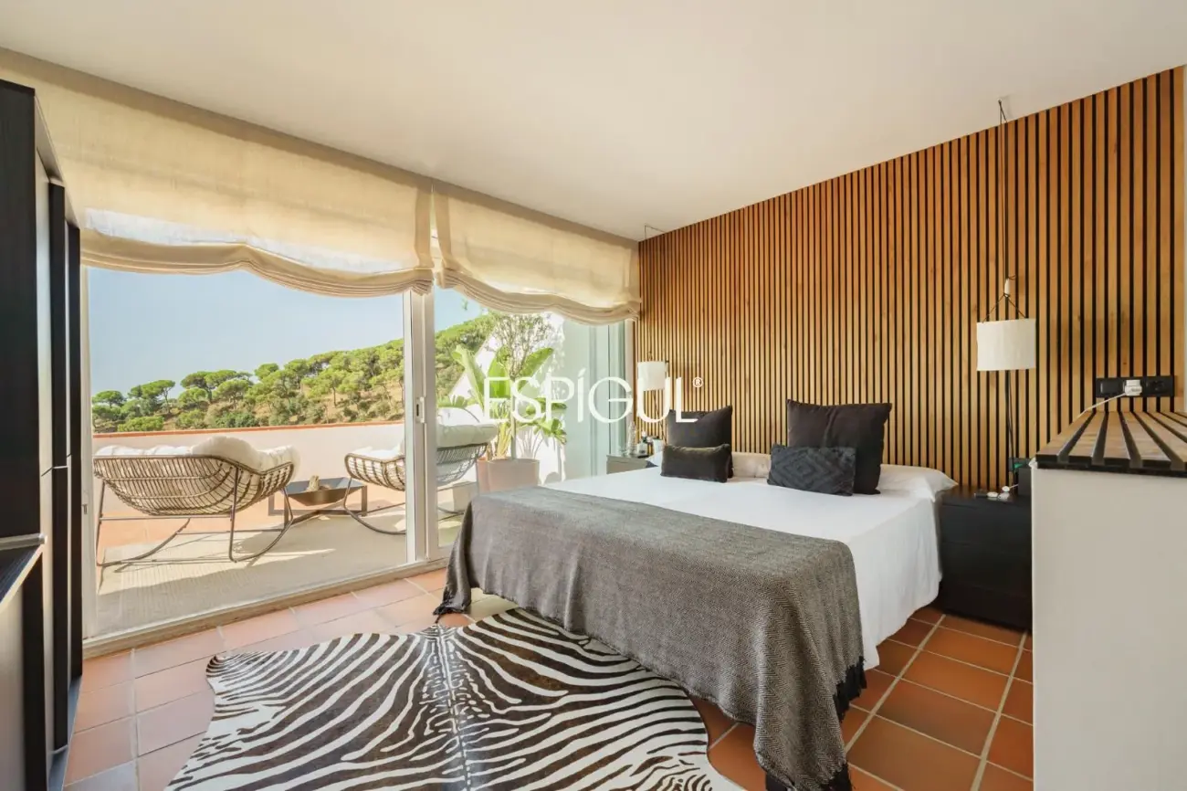 Casa de estilo mediterráneo con vistas al mar y piscina climatizada en Sant Andreu de Llavaneres