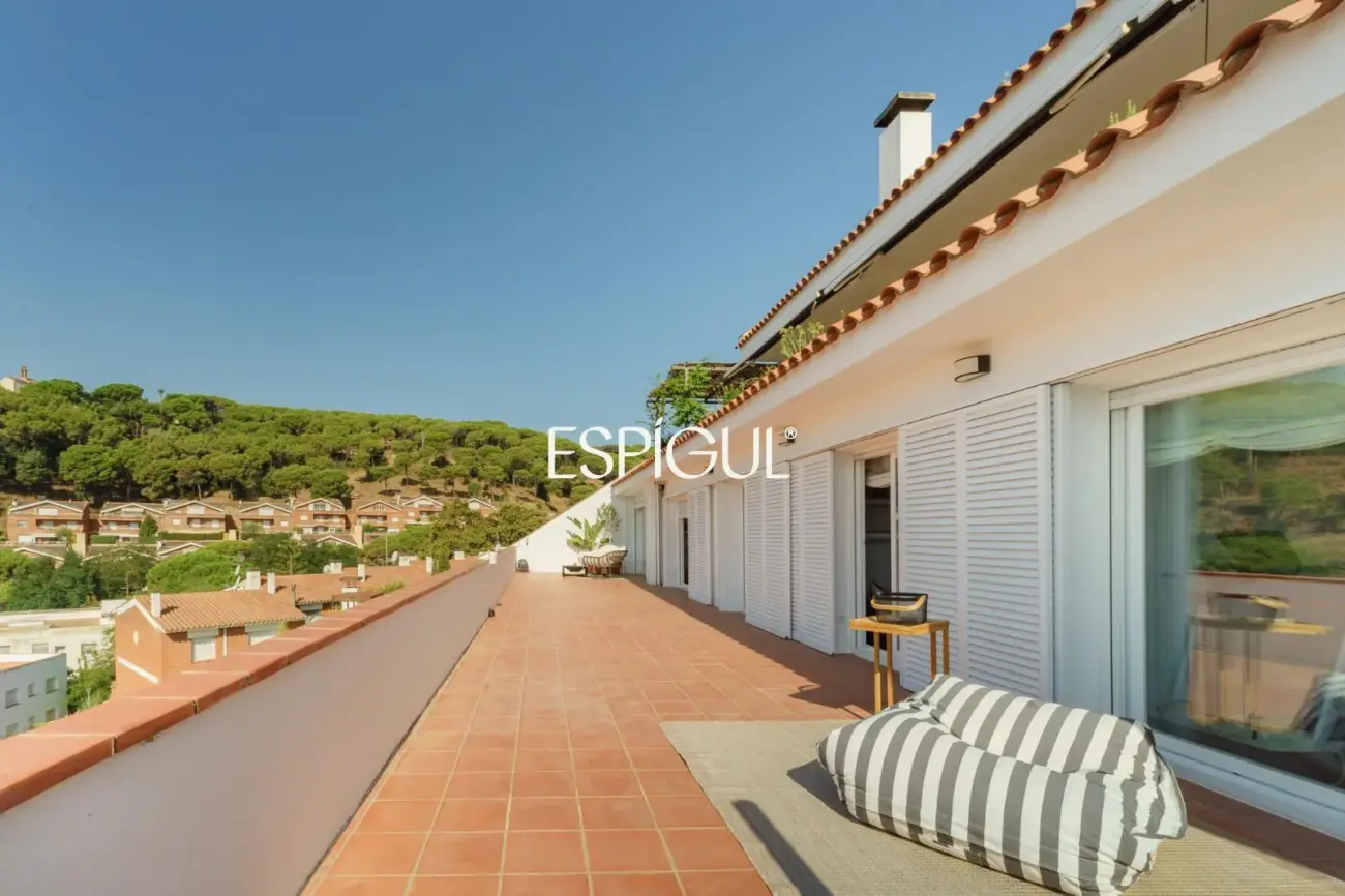 Casa de estilo mediterráneo con vistas al mar y piscina climatizada en Sant Andreu de Llavaneres