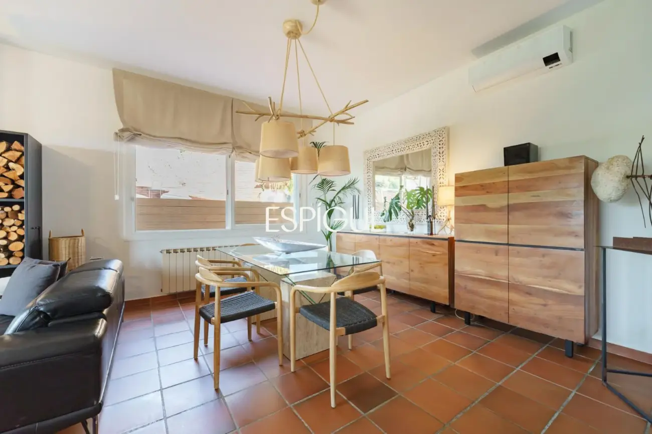 Casa de estilo mediterráneo con vistas al mar y piscina climatizada en Sant Andreu de Llavaneres