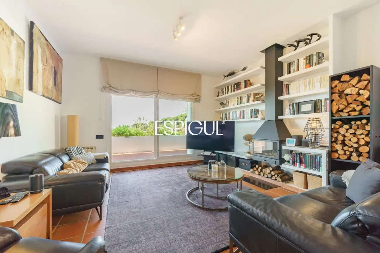 Casa de estilo mediterráneo con vistas al mar y piscina climatizada en Sant Andreu de Llavaneres