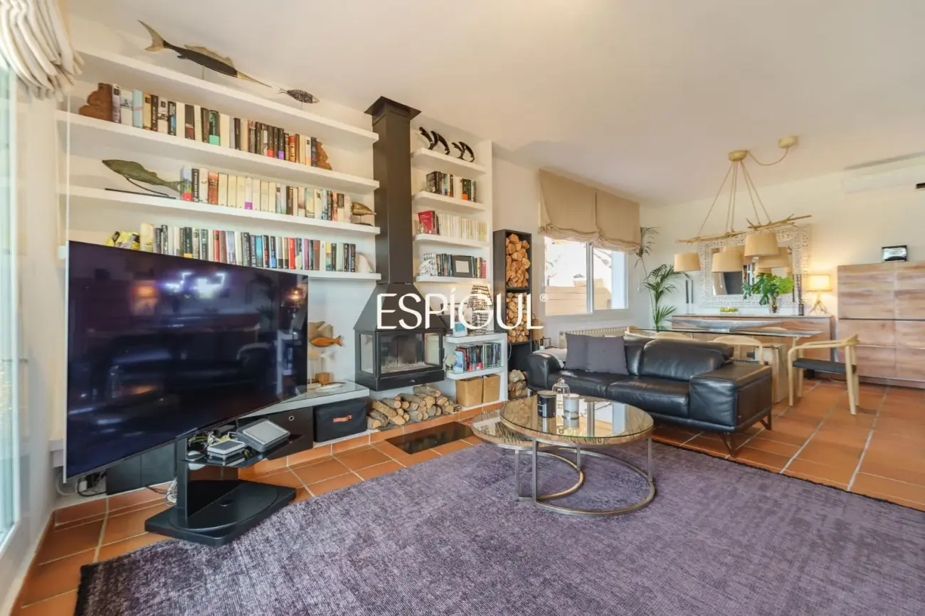 Casa de estilo mediterráneo con vistas al mar y piscina climatizada en Sant Andreu de Llavaneres