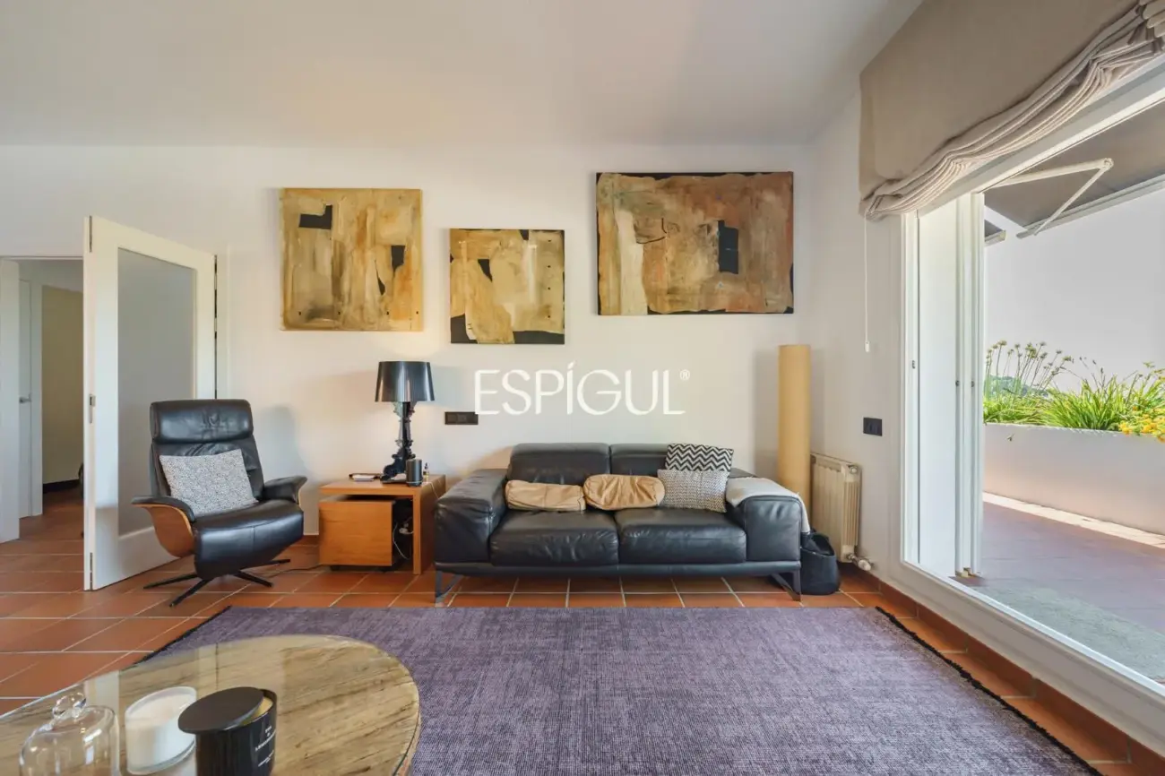 Casa de estilo mediterráneo con vistas al mar y piscina climatizada en Sant Andreu de Llavaneres