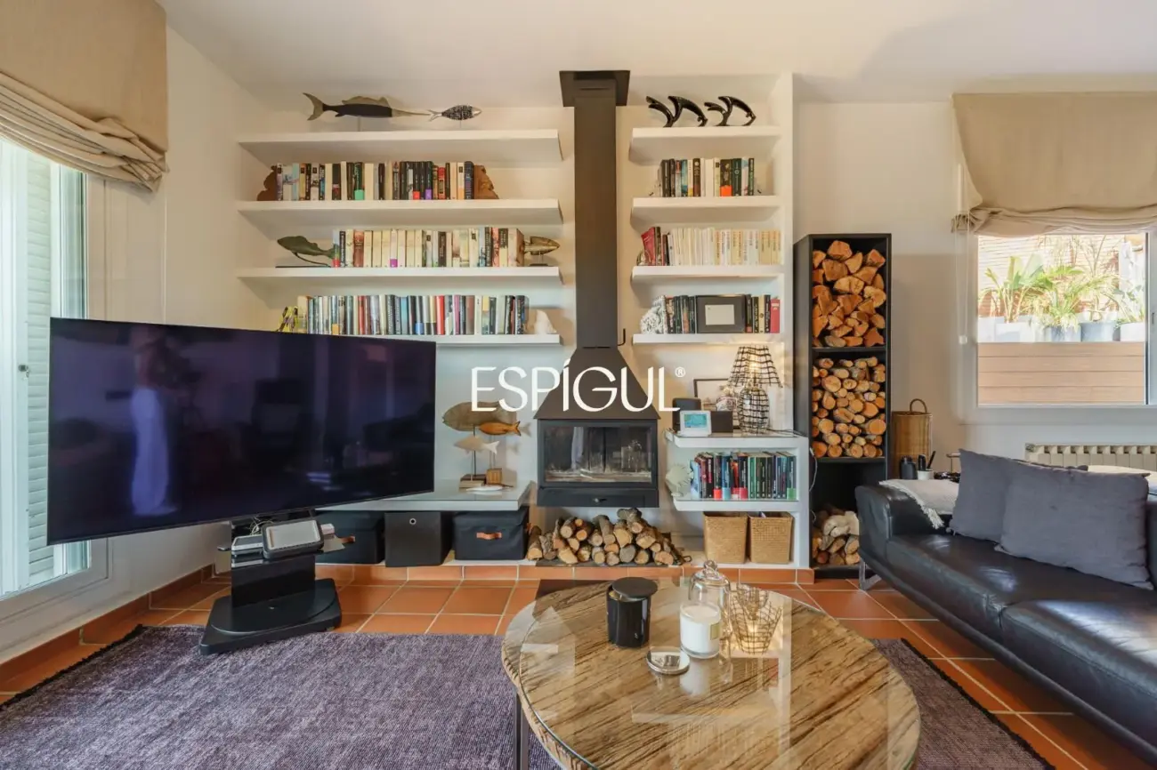 Casa de estilo mediterráneo con vistas al mar y piscina climatizada en Sant Andreu de Llavaneres