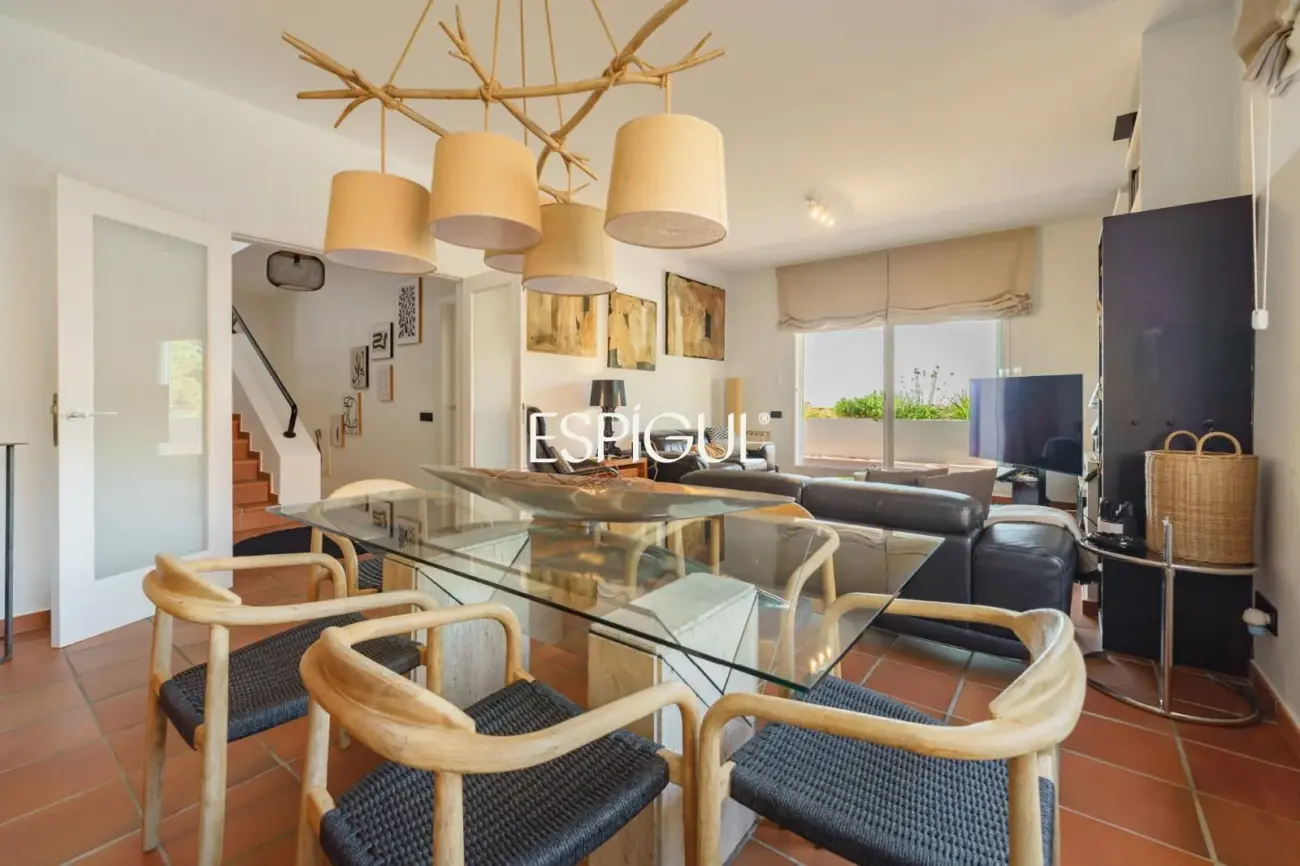 Casa de estilo mediterráneo con vistas al mar y piscina climatizada en Sant Andreu de Llavaneres
