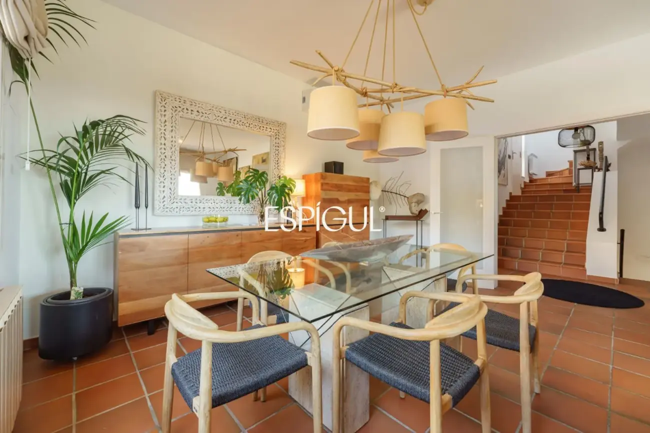 Casa de estilo mediterráneo con vistas al mar y piscina climatizada en Sant Andreu de Llavaneres