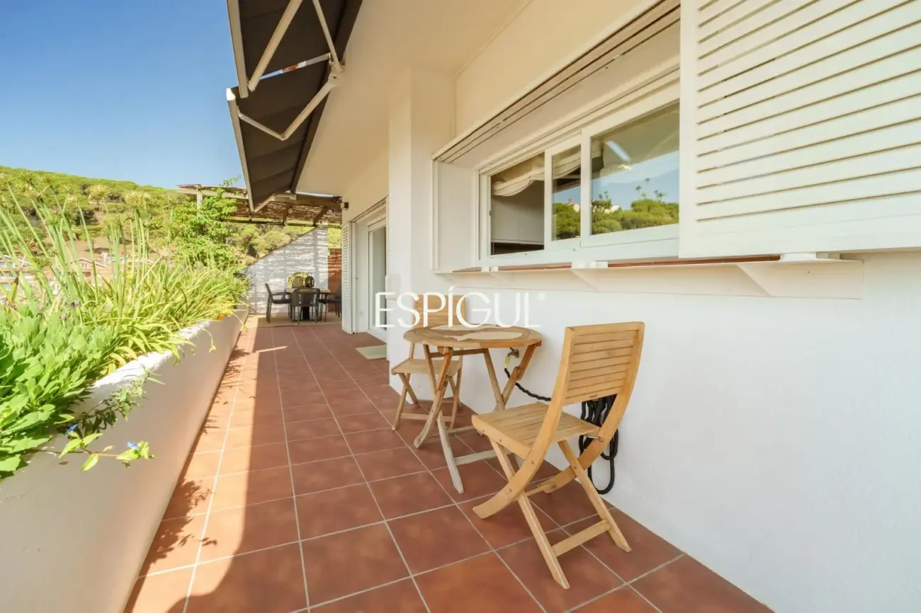 Casa de estilo mediterráneo con vistas al mar y piscina climatizada en Sant Andreu de Llavaneres