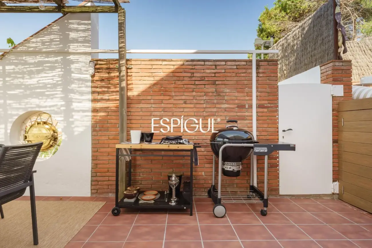 Casa de estilo mediterráneo con vistas al mar y piscina climatizada en Sant Andreu de Llavaneres