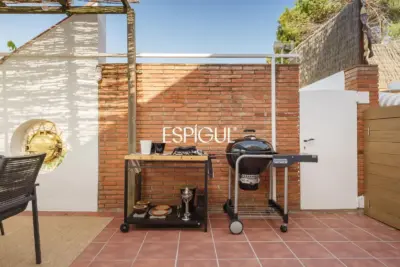 Casa de estilo mediterráneo con vistas al mar y piscina climatizada en Sant Andreu de Llavaneres