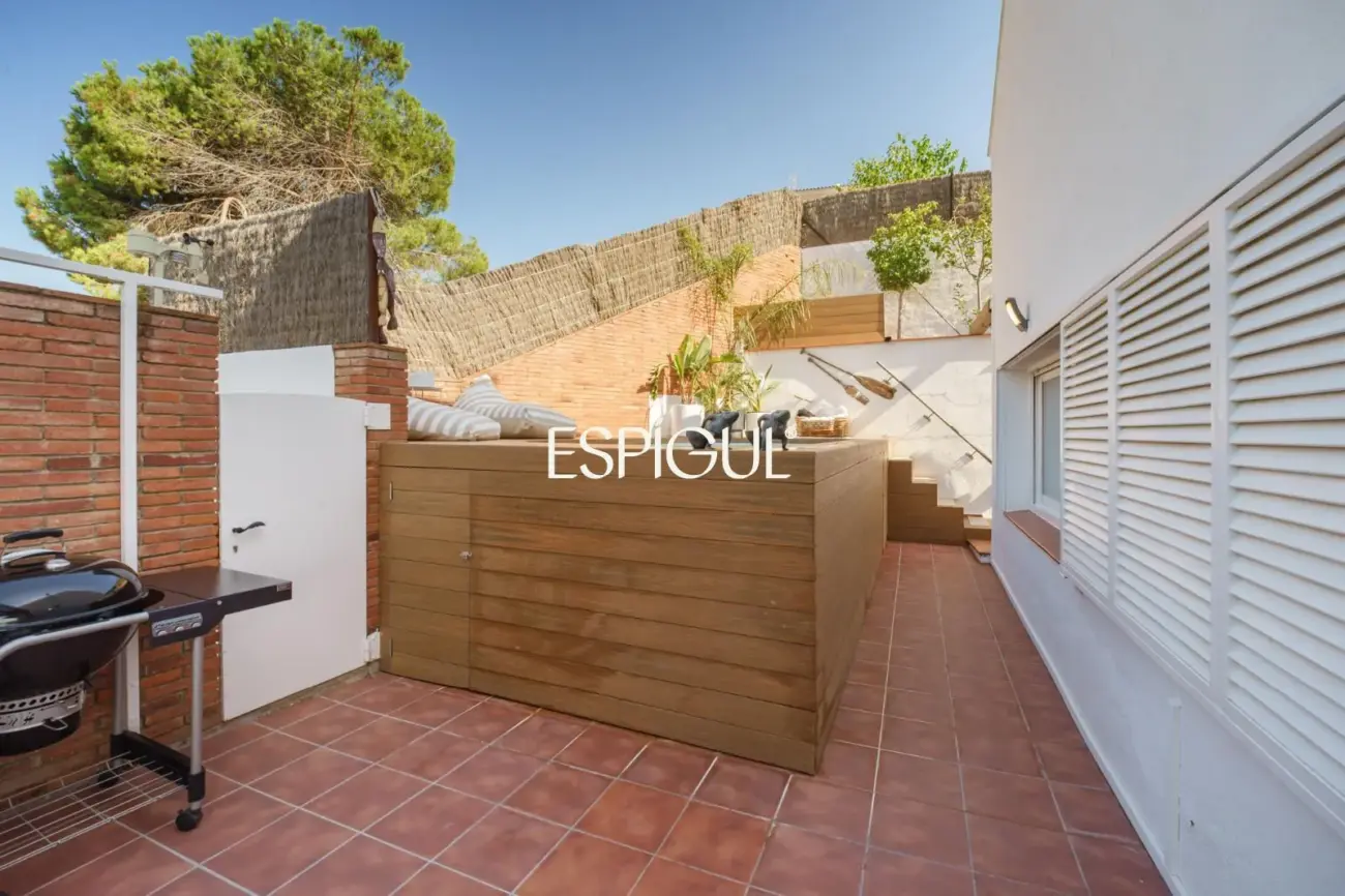 Casa de estilo mediterráneo con vistas al mar y piscina climatizada en Sant Andreu de Llavaneres
