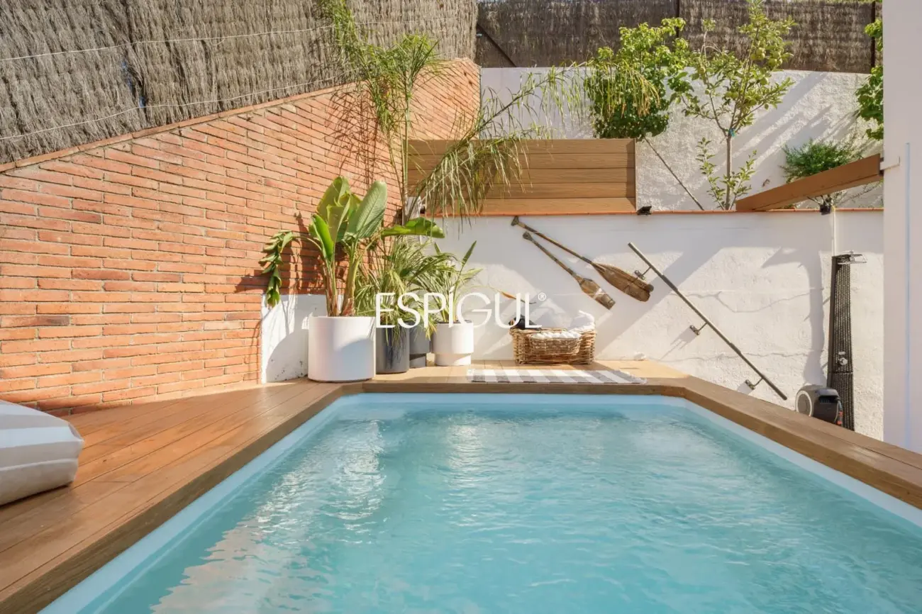 Casa de estilo mediterráneo con vistas al mar y piscina climatizada en Sant Andreu de Llavaneres