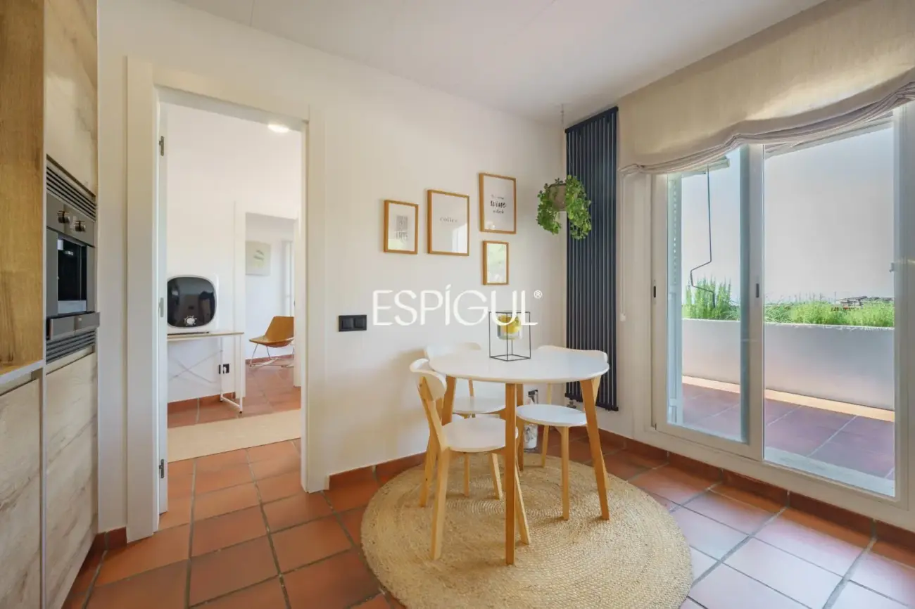 Casa de estilo mediterráneo con vistas al mar y piscina climatizada en Sant Andreu de Llavaneres