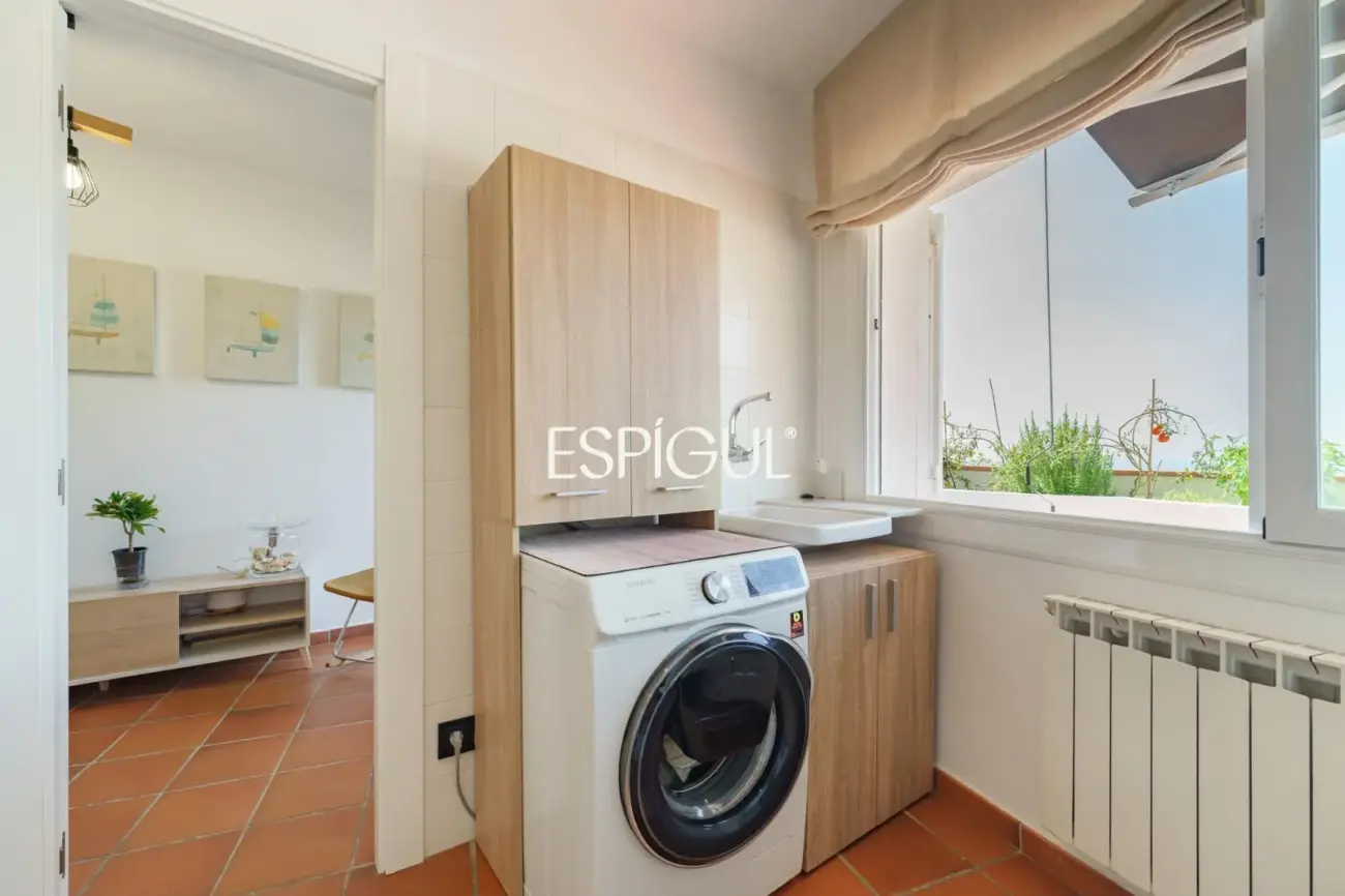 Casa de estilo mediterráneo con vistas al mar y piscina climatizada en Sant Andreu de Llavaneres