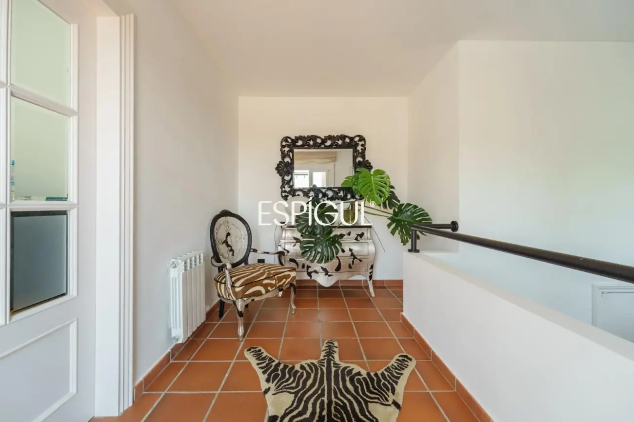 Casa de estilo mediterráneo con vistas al mar y piscina climatizada en Sant Andreu de Llavaneres