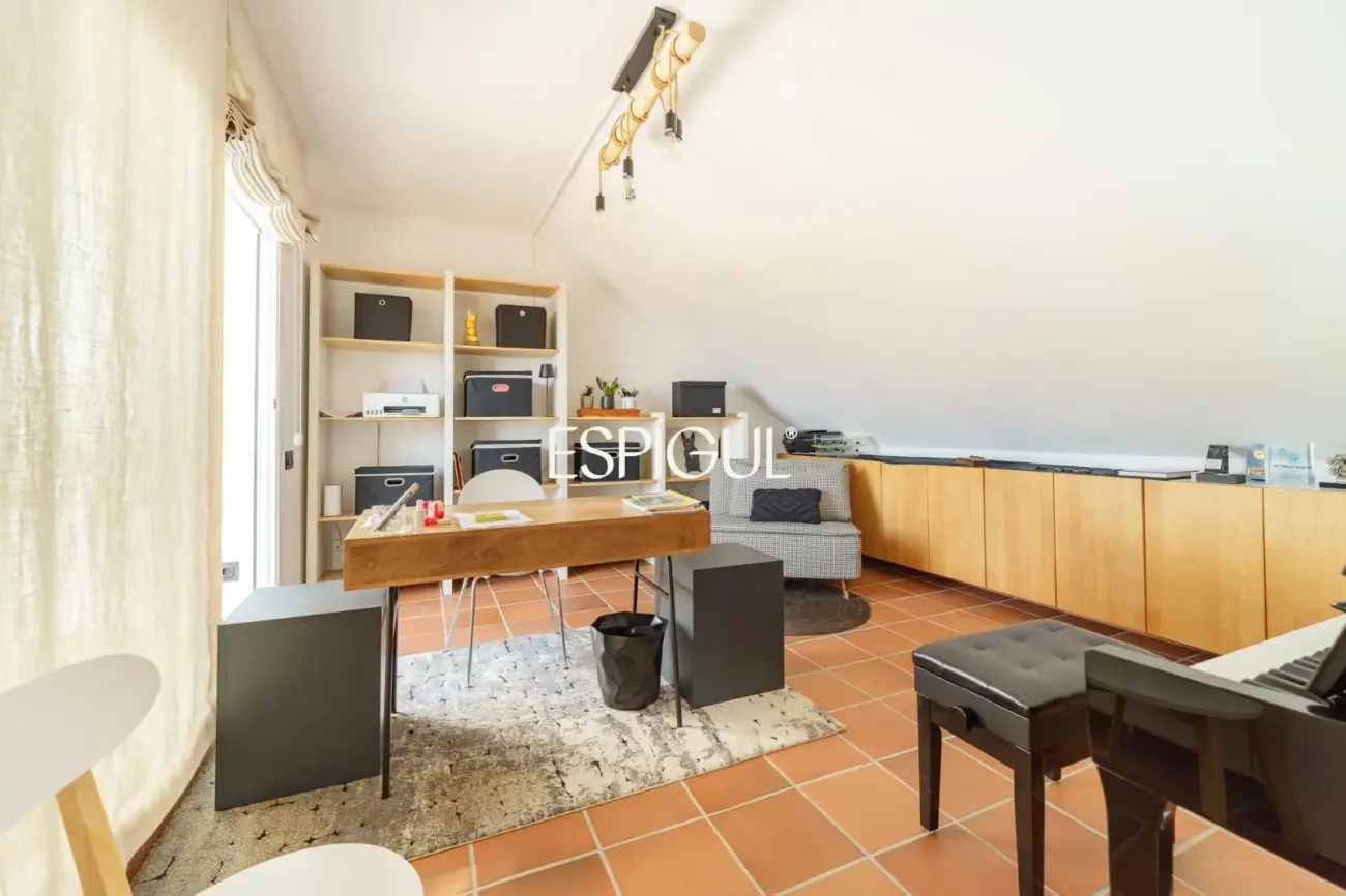 Casa de estilo mediterráneo con vistas al mar y piscina climatizada en Sant Andreu de Llavaneres