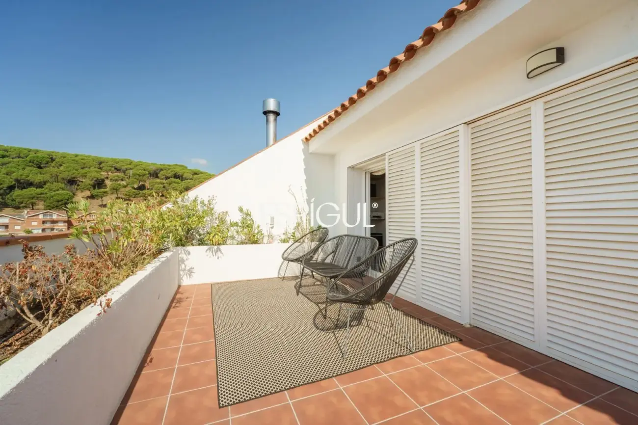 Casa de estilo mediterráneo con vistas al mar y piscina climatizada en Sant Andreu de Llavaneres