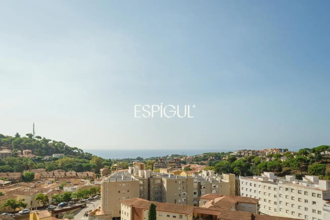 Casa de estilo mediterráneo con vistas al mar y piscina climatizada en Sant Andreu de Llavaneres