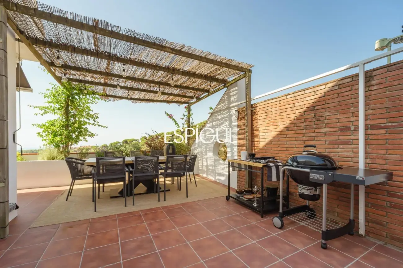Casa de estilo mediterráneo con vistas al mar y piscina climatizada en Sant Andreu de Llavaneres
