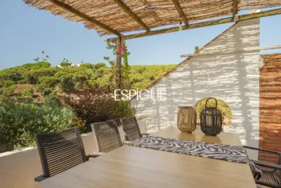 Casa de estilo mediterráneo con vistas al mar y piscina climatizada en Sant Andreu de Llavaneres