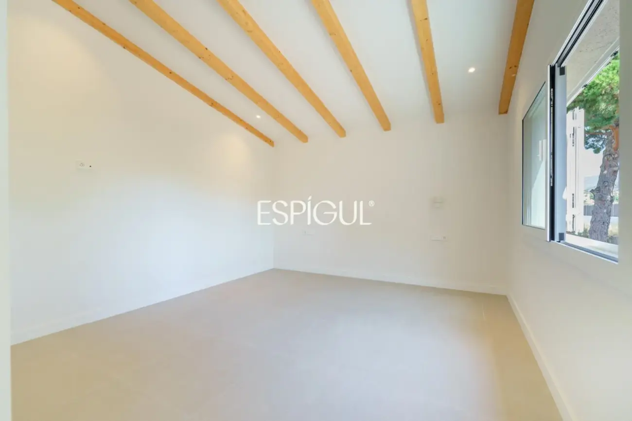 Casa reformada con piscina, 5 dormitorios y gran parcela plana en Sant Andreu de Llavaneres
