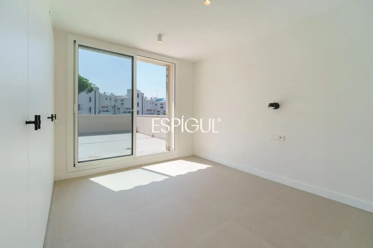Casa reformada con piscina, 5 dormitorios y gran parcela plana en Sant Andreu de Llavaneres