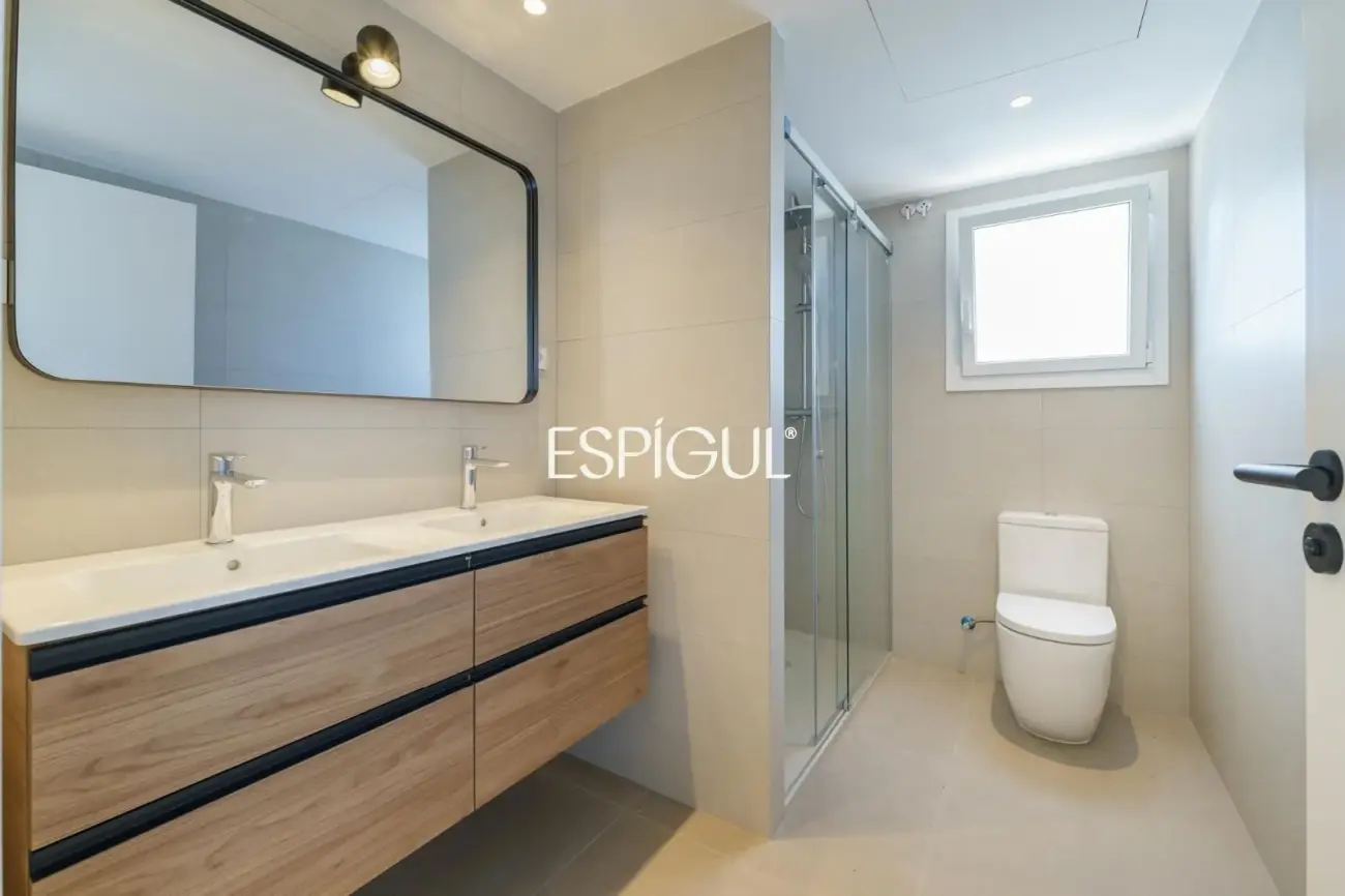 Casa reformada con piscina, 5 dormitorios y gran parcela plana en Sant Andreu de Llavaneres