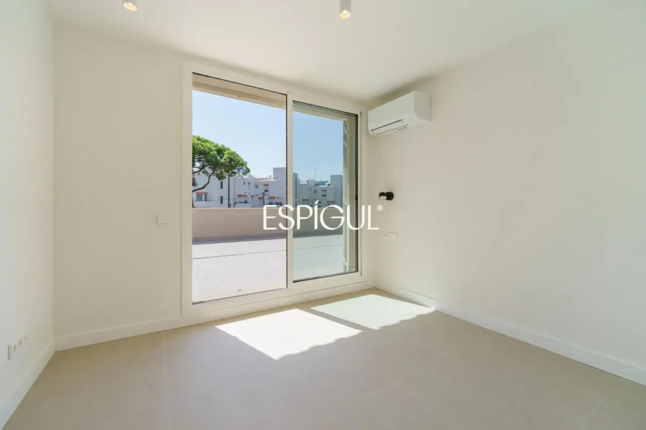 Casa reformada con piscina, 5 dormitorios y gran parcela plana en Sant Andreu de Llavaneres