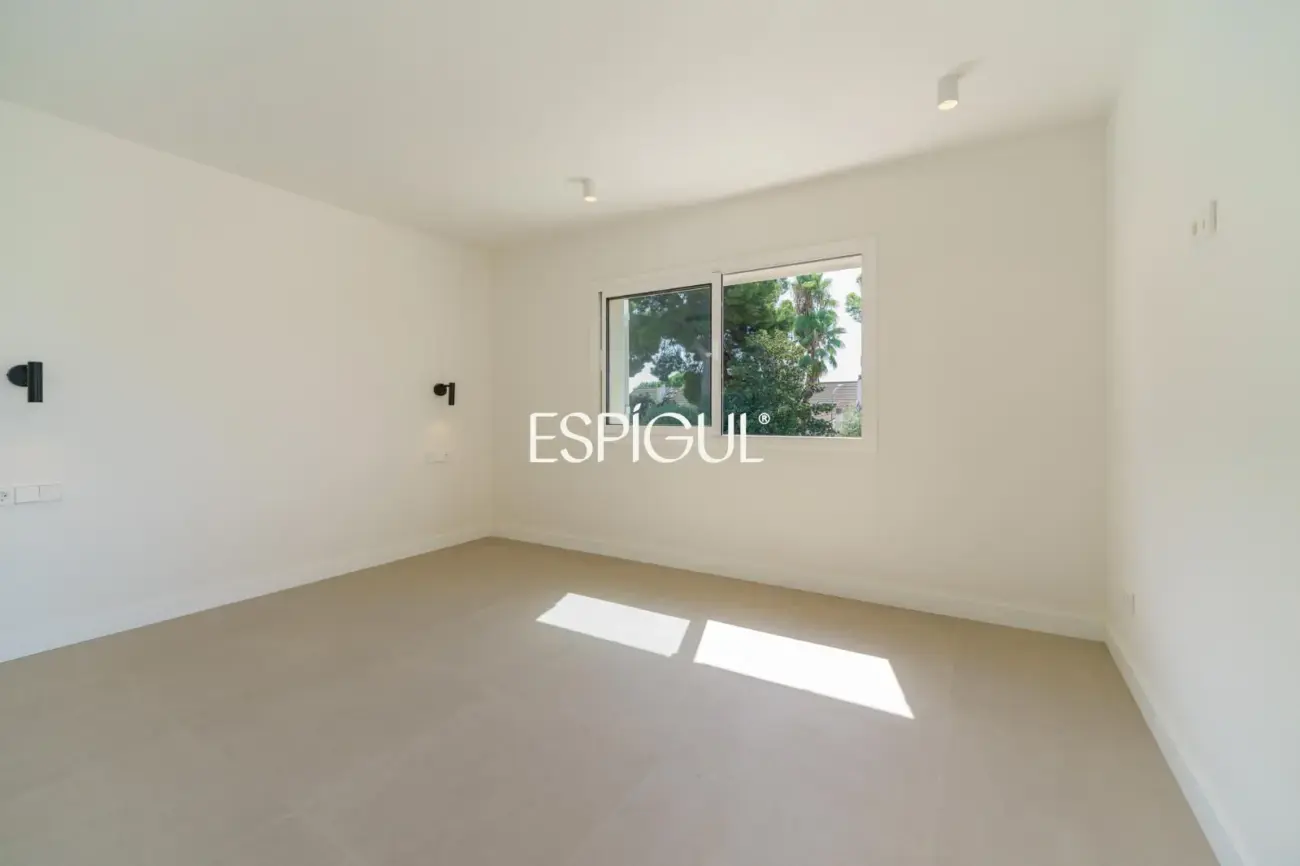 Casa reformada con piscina, 5 dormitorios y gran parcela plana en Sant Andreu de Llavaneres