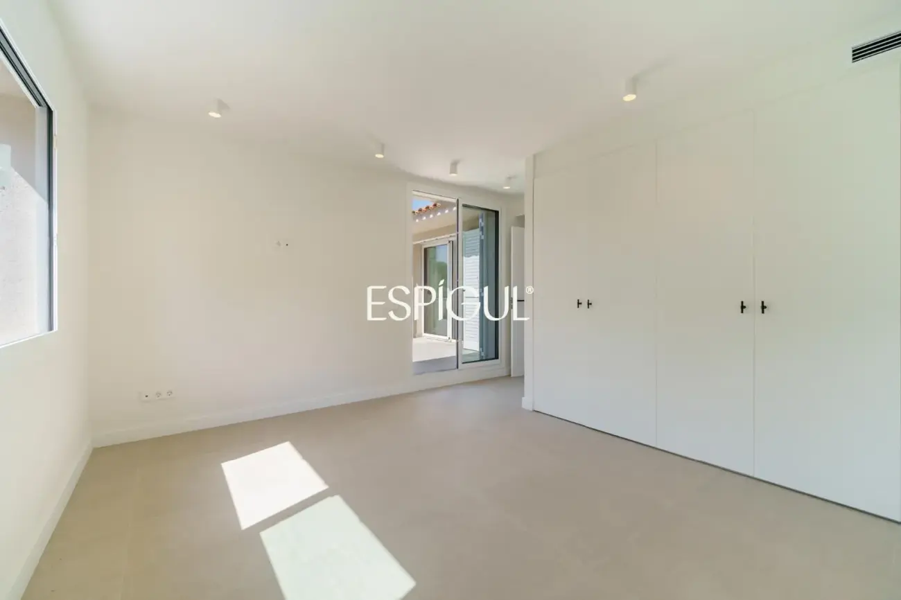 Casa reformada con piscina, 5 dormitorios y gran parcela plana en Sant Andreu de Llavaneres