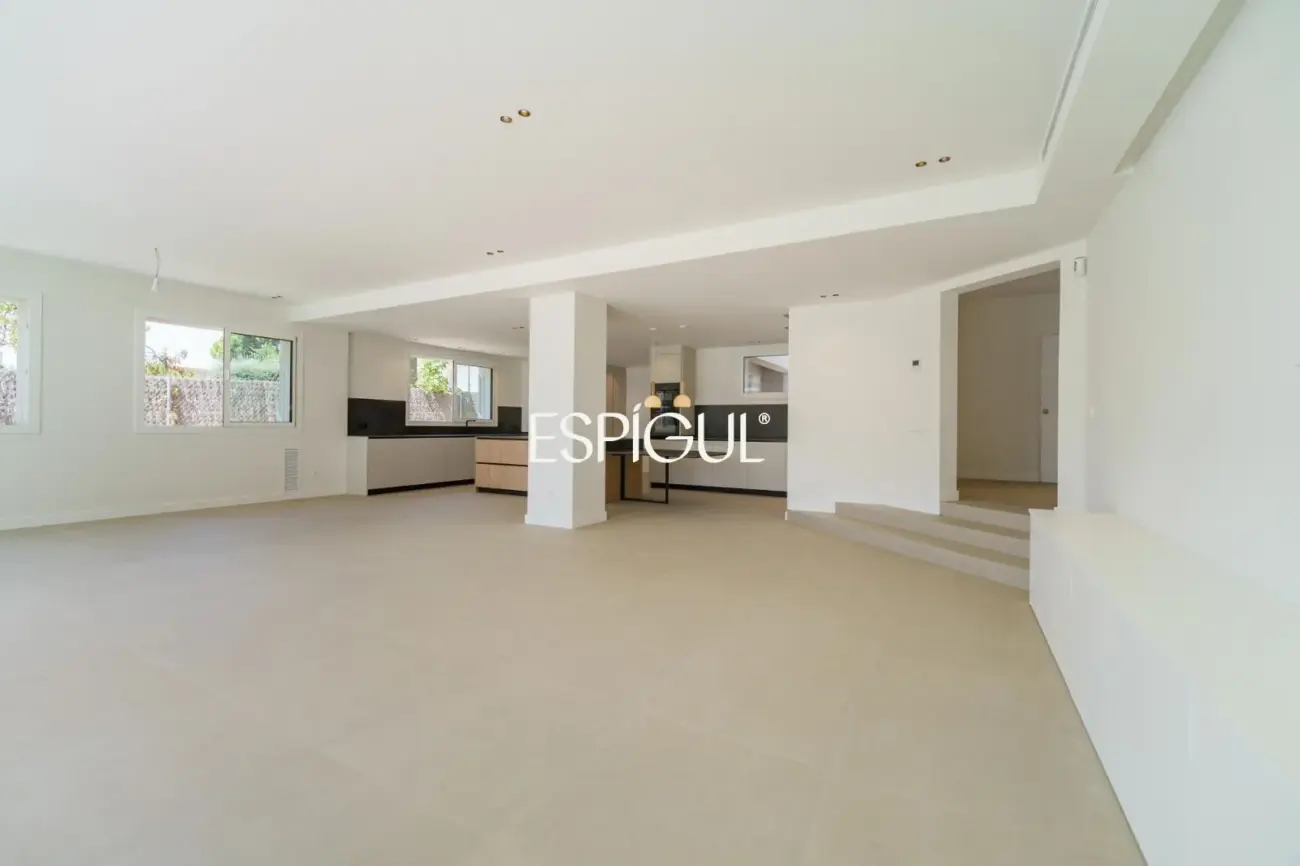 Casa reformada con piscina, 5 dormitorios y gran parcela plana en Sant Andreu de Llavaneres