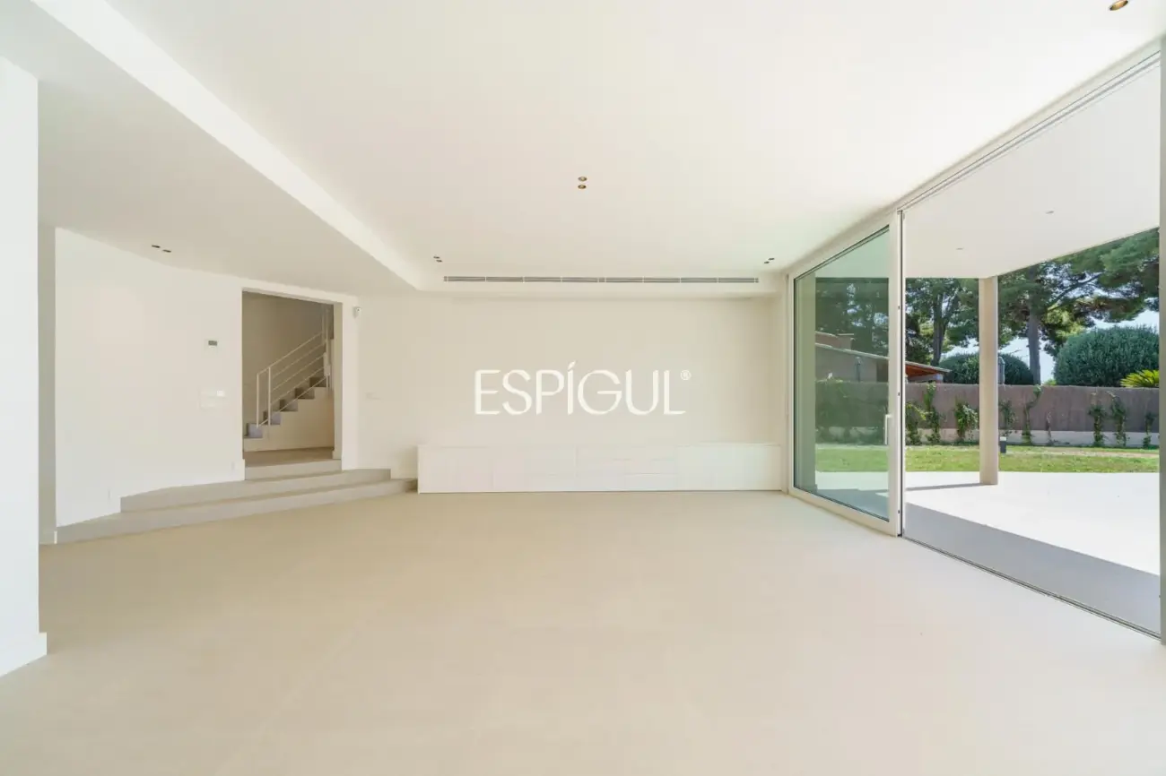 Casa reformada con piscina, 5 dormitorios y gran parcela plana en Sant Andreu de Llavaneres