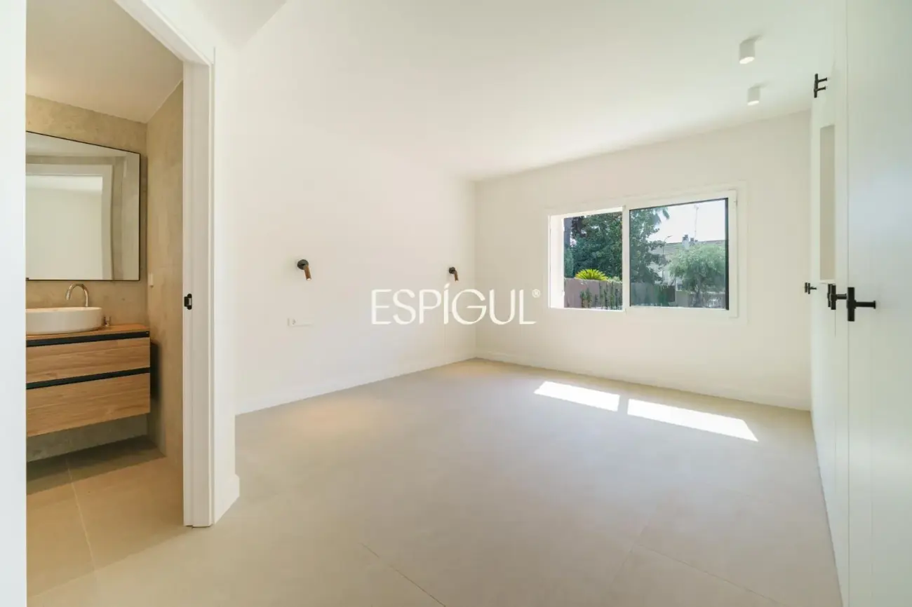 Casa reformada con piscina, 5 dormitorios y gran parcela plana en Sant Andreu de Llavaneres