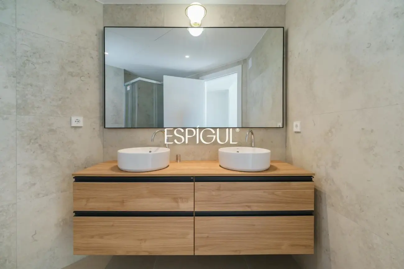 Casa reformada con piscina, 5 dormitorios y gran parcela plana en Sant Andreu de Llavaneres
