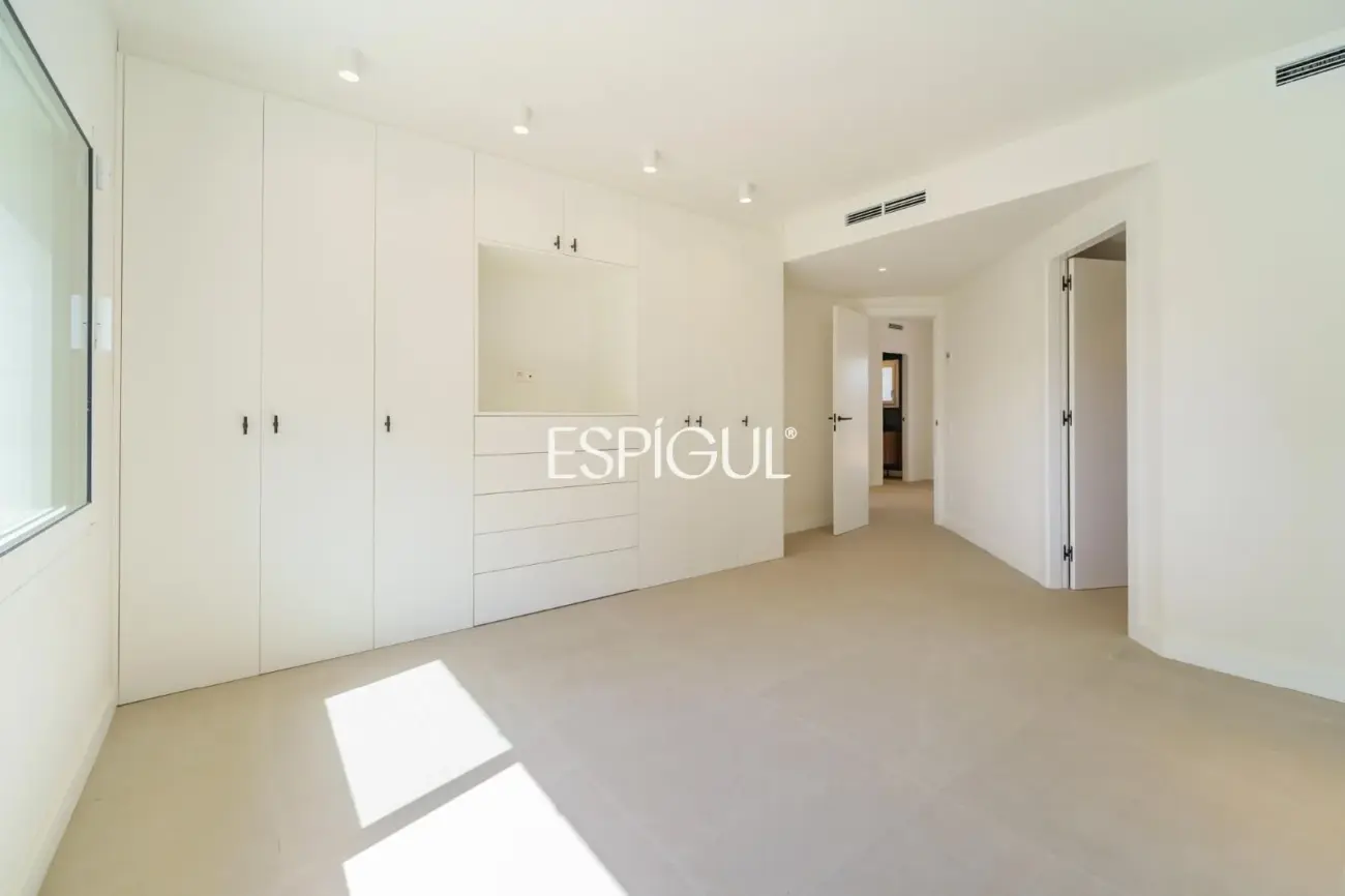 Casa reformada con piscina, 5 dormitorios y gran parcela plana en Sant Andreu de Llavaneres