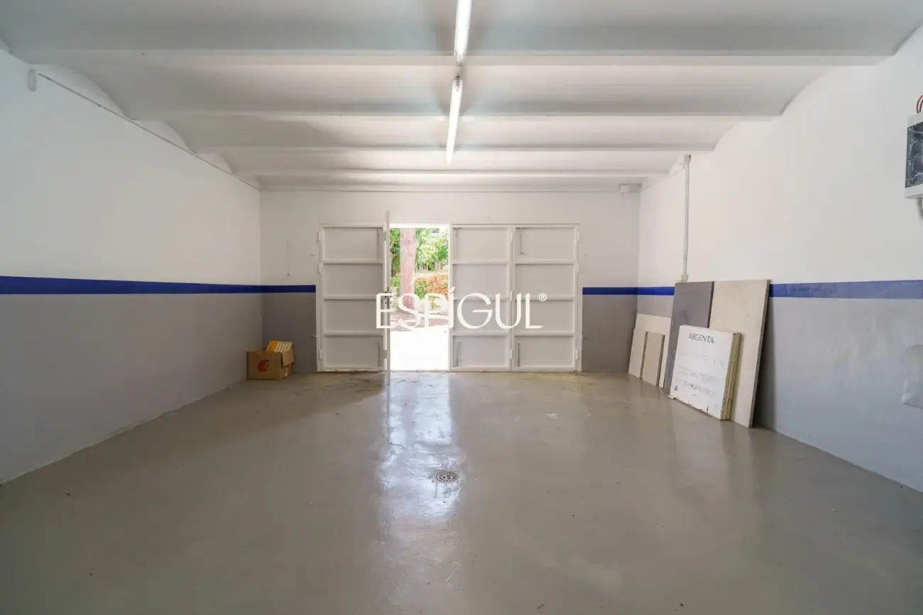 Casa reformada con piscina, 5 dormitorios y gran parcela plana en Sant Andreu de Llavaneres