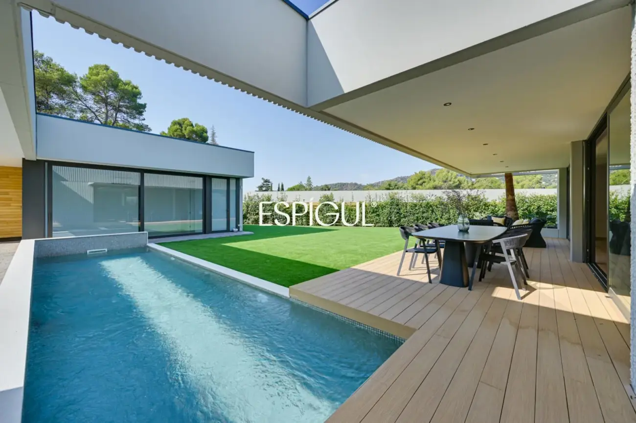 Chalet de obra nueva en venta en Matadepera