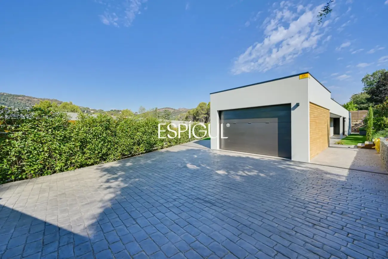 Chalet de obra nueva en venta en Matadepera